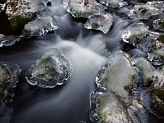 厳冬の渓流